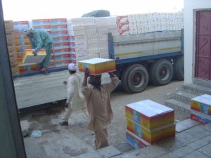 توزيع السلات الغذائية