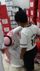 توزيع كسوة العيد على المستفيدين